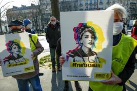 En Paris marchan por defensora iraní de derechos de la mujer