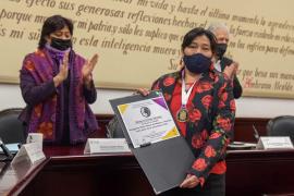 En un evento simbólico a fin de acatar todas las medidas sanitarias, el presidente municipal Hipólito Rodríguez Herrero manifestó que en el gobierno municipal siempre dará un justo reconocimiento a las representantes de las mujeres xalapeñas más destacada