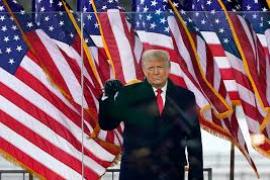 Regresa Trump a la política tras discurso en foro conservador