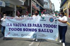 Personal de salud protesta nuevamente para exigir vacuna contra COVID-19, en Xalapa