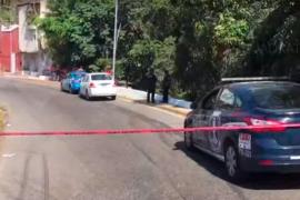 En Acapulco una persecución termina a balazos, muere uno y una mujer lesionada
