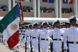 Cadetes de Heroica Escuela Naval Militar juran bandera en el marco de Gesta Heroica del Puerto de Veracruz