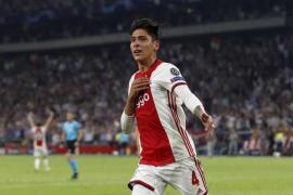 El "Machín" Edson Álvarez salva al Ajax