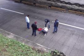 Se lanza de puente vehicular en Córdoba, una mujer que intentaba suicidarse
