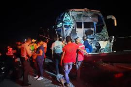 Autobús que trasladaba migrantes repatriados choca en Veracruz,  hay 17 heridos