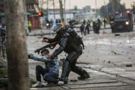 El presidente colombiano investigara abusos policiacos durante protestas