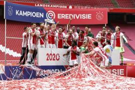 El Ajax funde el trofeo de la Eredivisie para repartirlo