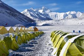 China frena la subida al Everest para evitar casos COVID