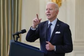 Biden fija como objetivo 160 millones de vacunados para el 4 de julio