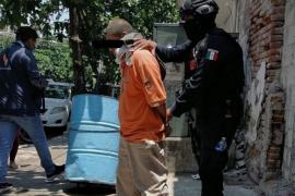Trabajador de Limpia Veracruz, es detenido en momentos que abusaba de su nieta