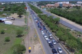A través de autos, Panistas se manifiestan a favor de García Cabeza de Vaca
