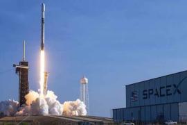 La compañía SpaceX lanza al menos 60 satélites para su red internet Starlink