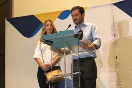Miguel Ángel Yunes pide voto para su esposa