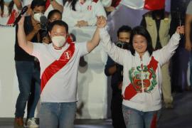 Keiko, la heredera de la dinastía Fujimori, cerca de ser la primera presidenta de Perú