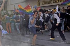 Policías frenan desfile gay en Turquía