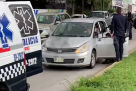 Conductora atropella a mujer e impacta otro vehículo tras la huida