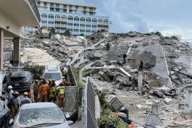 Suman 10 muertos por derrumbe de edificio en Miami