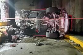 Lamborghini se impacta contra un muro en Guadalajara y termina carbonizado