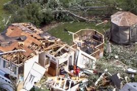 Tornado deja a más de 22 mil personas sin electricidad en EU.
