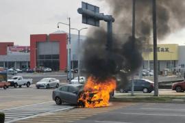 Se quema auto en Boca del Río