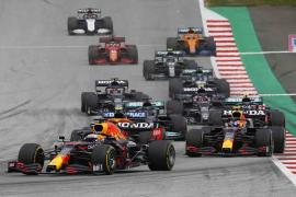 Verstappen manda en Austria, 'Checo' sexto lugar.