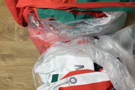 Denuncian a equipo mexicano de softbol de tirar su uniforme a la basura