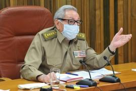 Reaparece Raúl Castro para vigilar protestas en Cuba