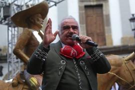 Vicente Fernández es hospitalizado de emergencia