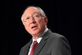 Senado de EEUU confirma a Ken Salazar como embajador en Méxic