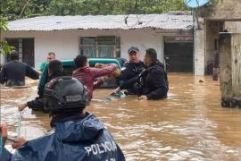 Inundaciones y coches varados en colonias de Xalapa y Banderilla