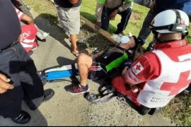 Motociclista se estrella contra urbano en Río Medio
