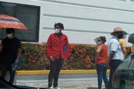Captan a 'The Weeknd' vacunándose en Veracruz
