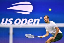 Daniil Medvedev venció a Daniel Evans y pisa los cuartos del Abierto EEUU