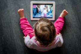 Pandemia, aumenta el tiempo en pantallas y sedentarismo en niños