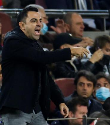 La ‘era Xavi’ comienza con polémica victoria del FC Barcelona