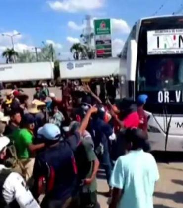 Chocan en Veracruz caravana migrante y Guardia Nacional